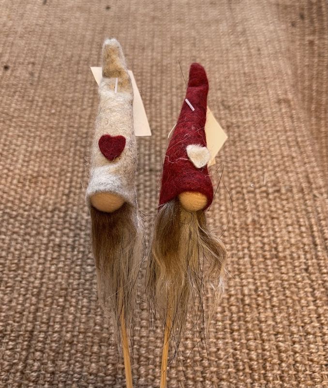 Nisse på pinne med hjerte