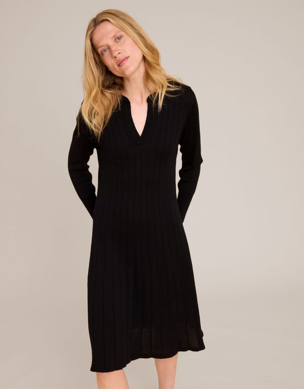 Franny ribbestrikket kjole – Black