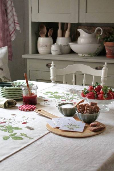 L&oslash;per med markjordb&aelig;r i 100 % lin